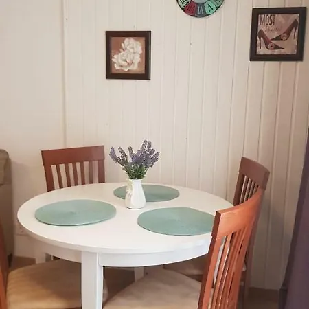 Victoria's Banu Manta Apartment