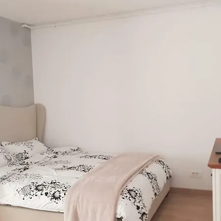 Victoria's Banu Manta Apartment *
