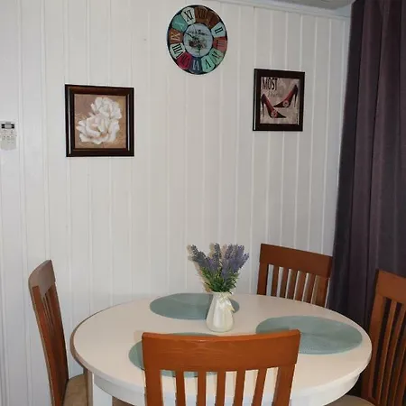 Victoria's Banu Manta Apartment *